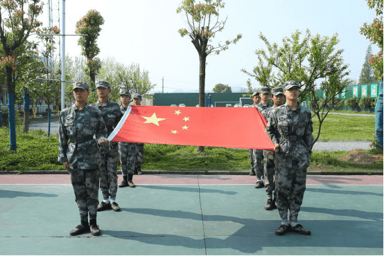 叛逆孩子训练学校论青少年心理健康成长(图1)